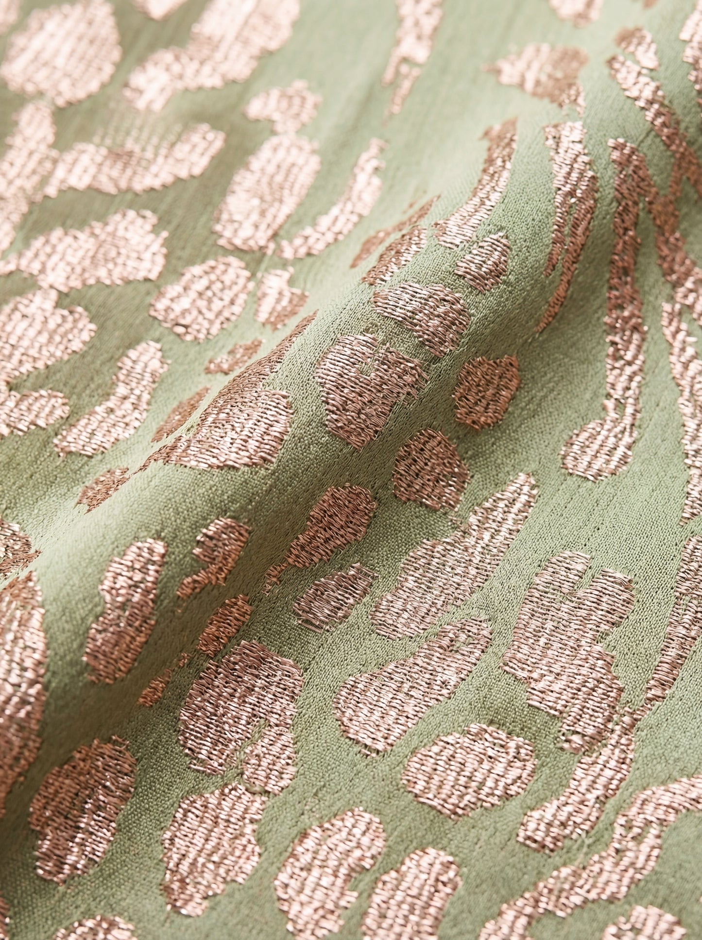Taryn™ Elegant dress made of lightweight and flowing fabric
